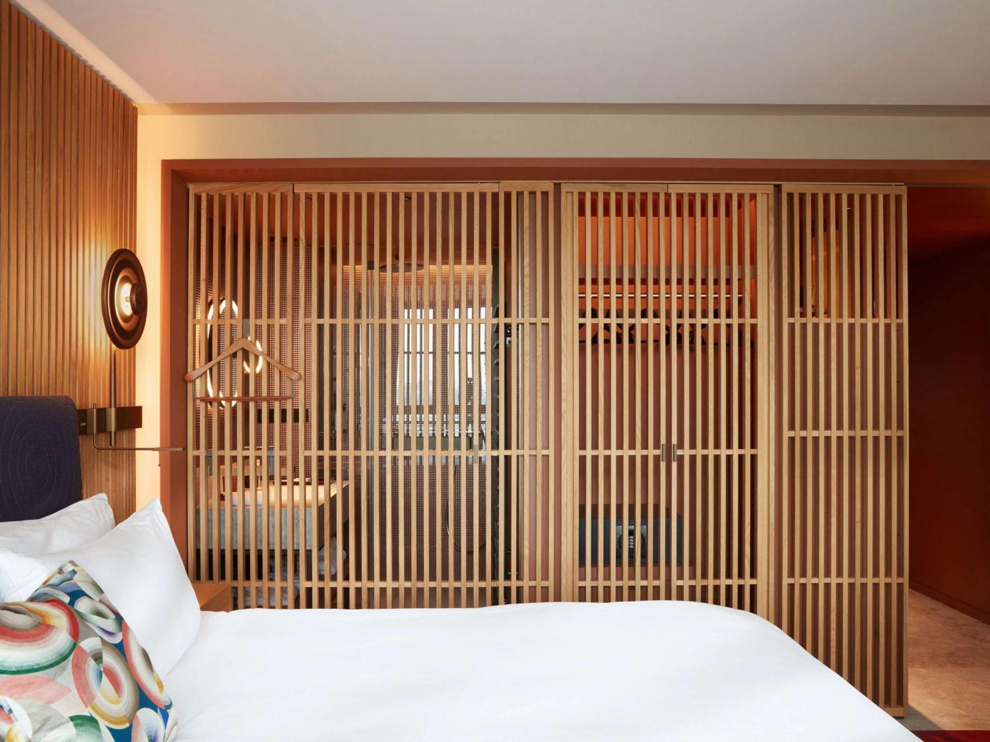 So/ Paris Hotel Екстериор снимка A room at the hotel