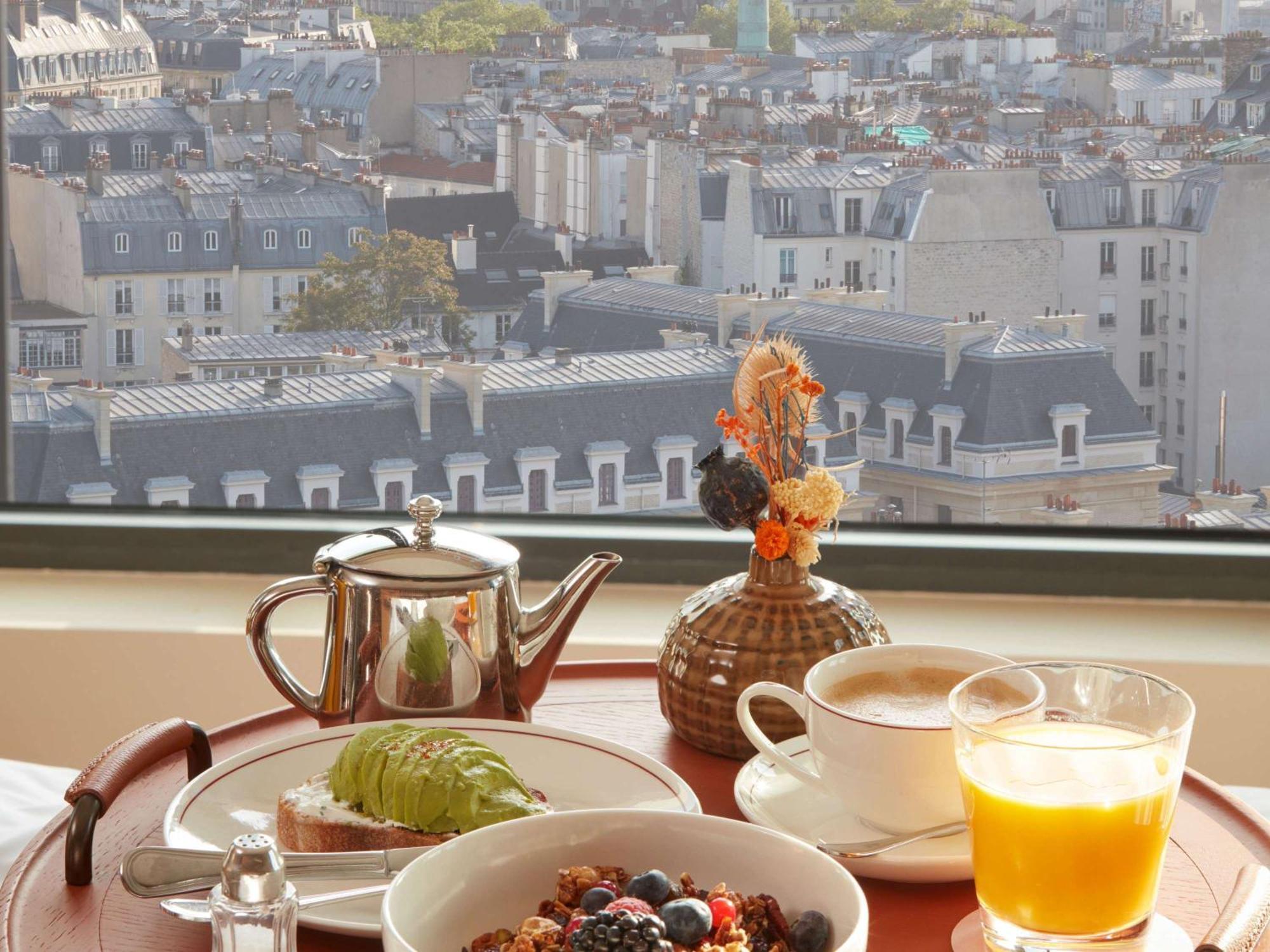 So/ Paris Hotel Екстериор снимка Breakfast at the Hotel
