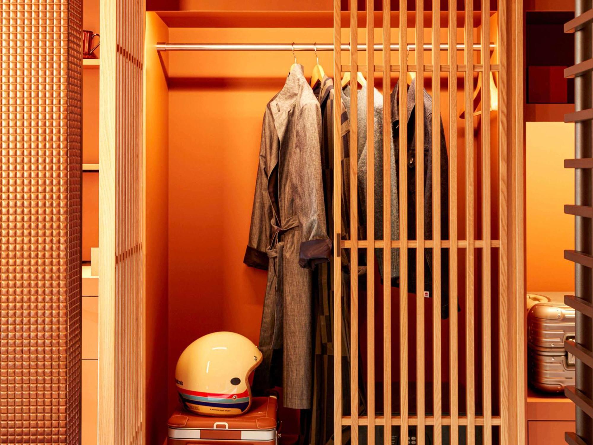 So/ Paris Hotel Екстериор снимка A wardrobe