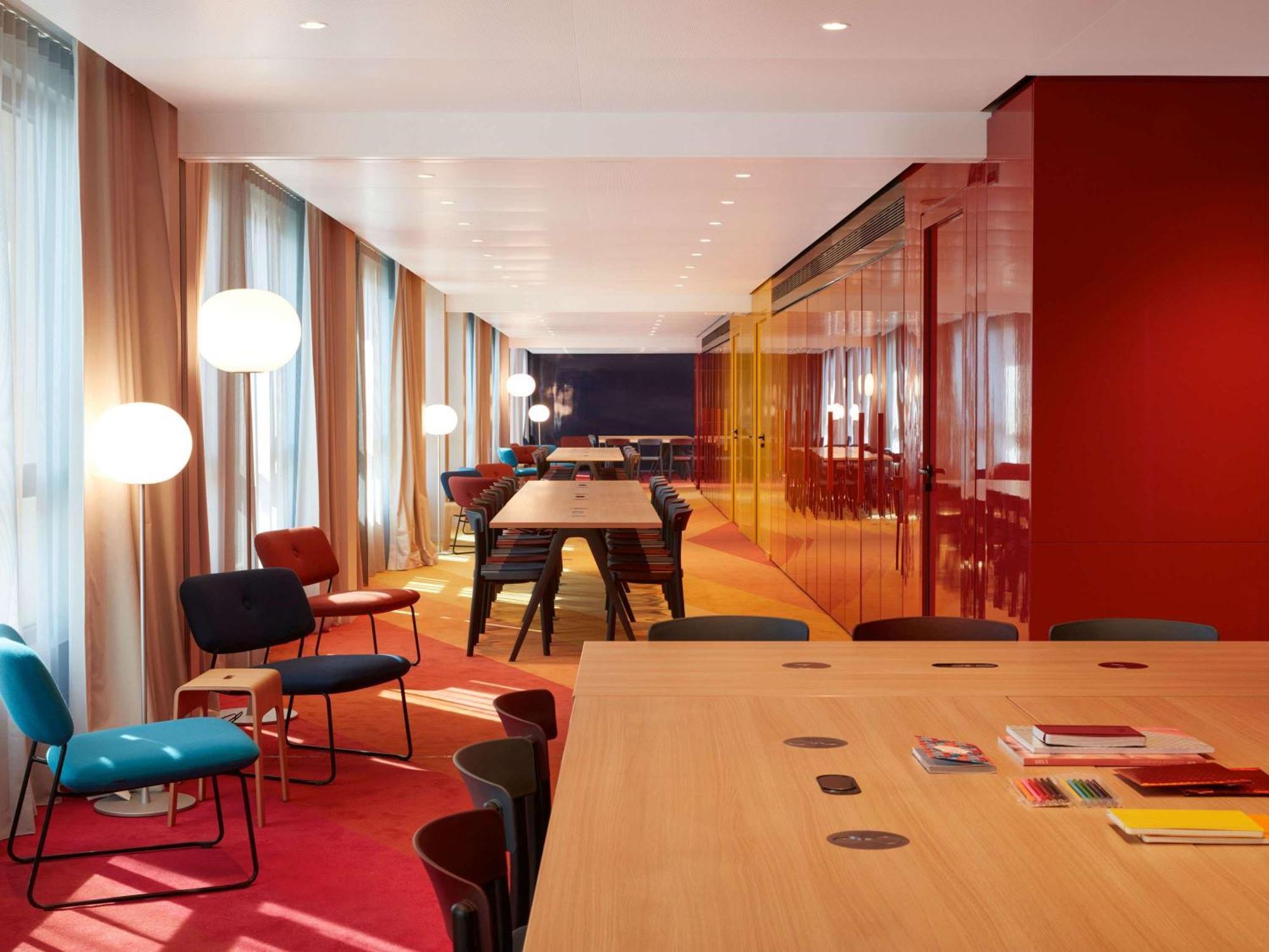 So/ Paris Hotel Екстериор снимка The library